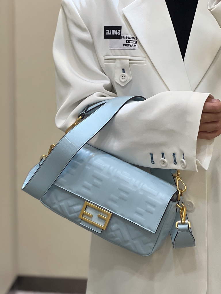 Fendi 8BR600 Baguette Light Blue leather bag - Default Title - View 11