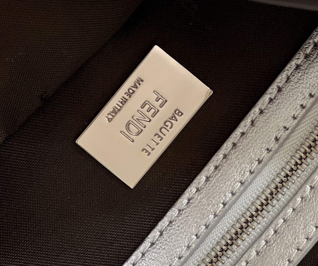 Fendi 8BR600 Baguette Silver leather bag - Default Title - View 8