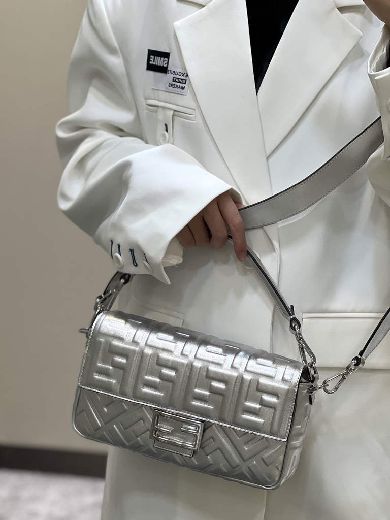 Fendi 8BR600 Baguette Silver leather bag - Default Title - View 10
