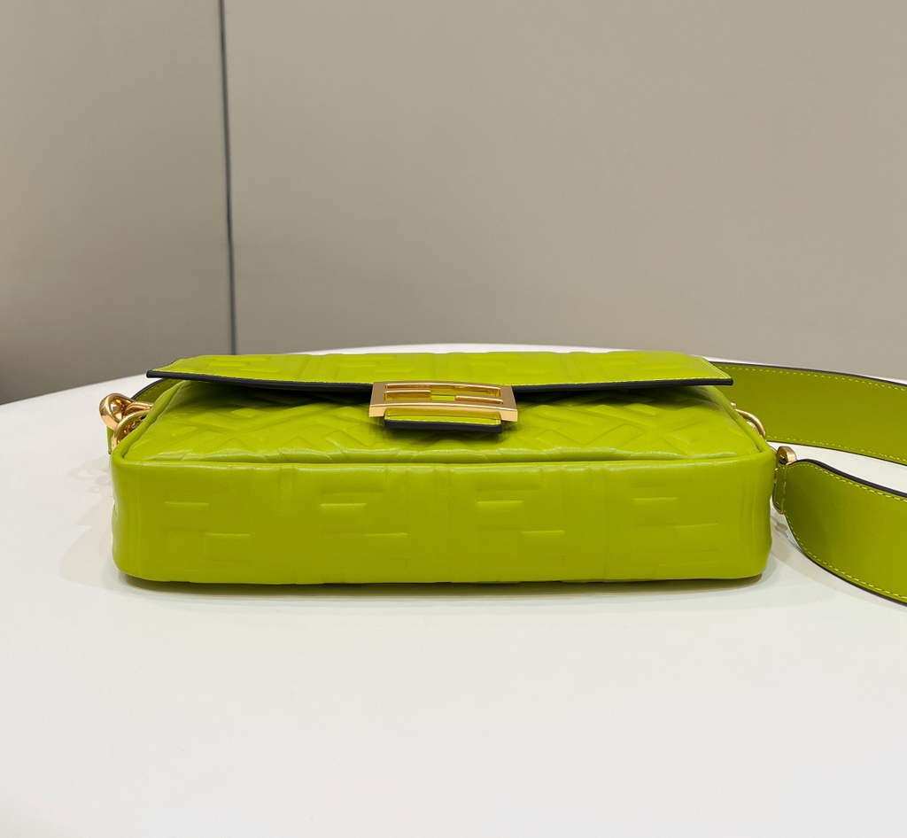 Fendi 8BR600 Baguette Light Green leather bag - Default Title - View 5