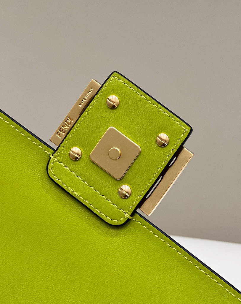 Fendi 8BR600 Baguette Light Green leather bag - Default Title - View 6