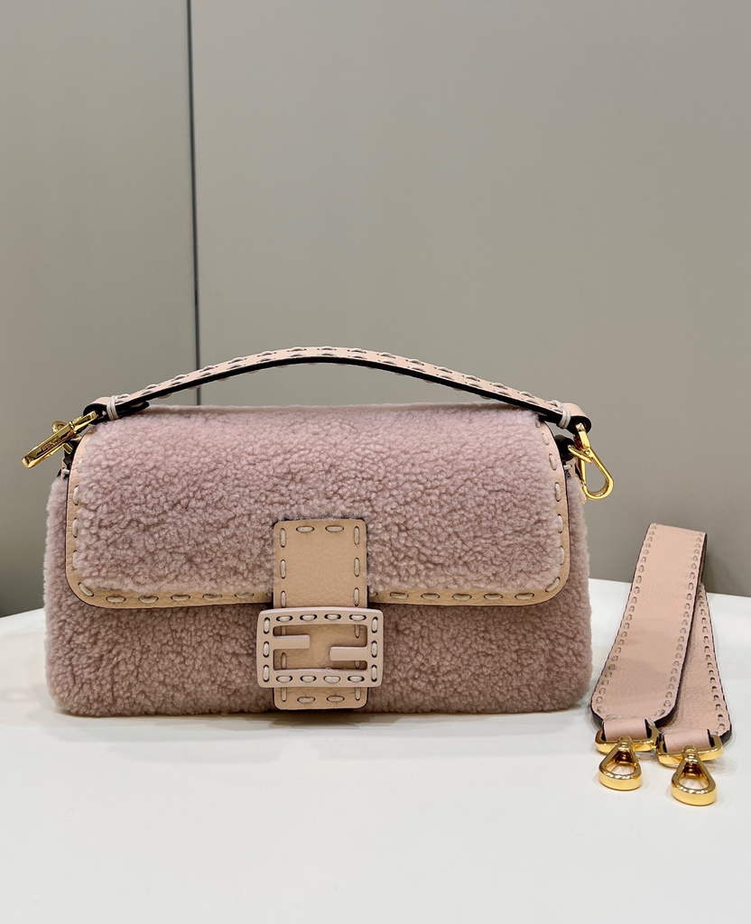 Fendi 8BR600 Baguette leather bag in Pink - Default Title - View 1