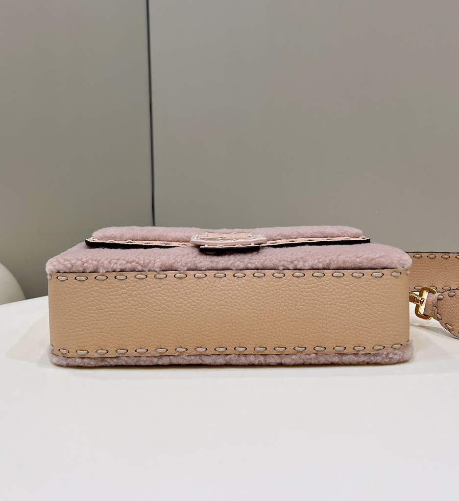 Fendi 8BR600 Baguette leather bag in Pink - Default Title - View 4