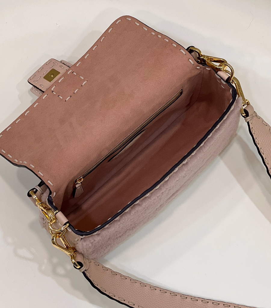Fendi 8BR600 Baguette leather bag in Pink - Default Title - View 9