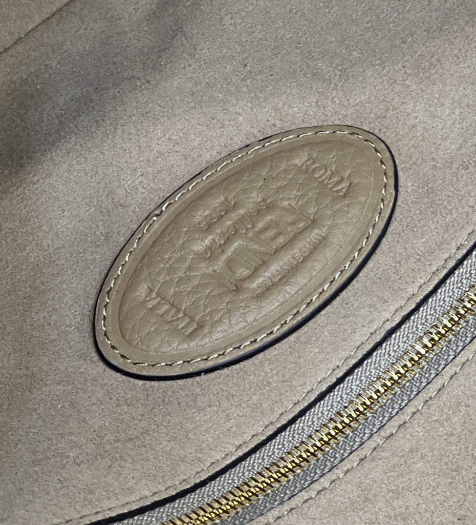 Fendi 8BR600 Baguette leather bag in Tan - Default Title - View 6