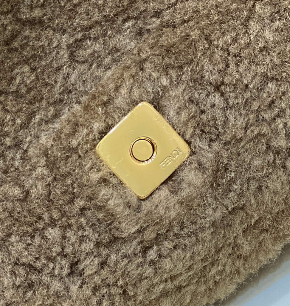 Fendi 8BR600 Baguette leather bag in Tan - Default Title - View 8