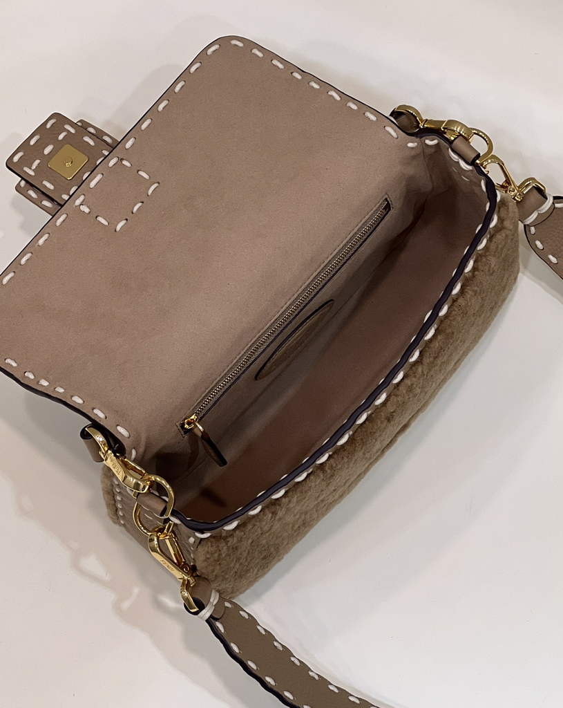 Fendi 8BR600 Baguette leather bag in Tan - Default Title - View 9