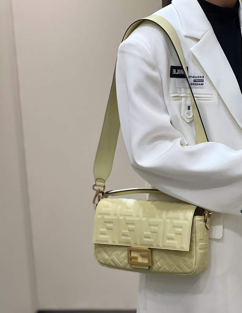 Fendi 8BR600 Baguette Beige nappa leather bag - Default Title - View 1