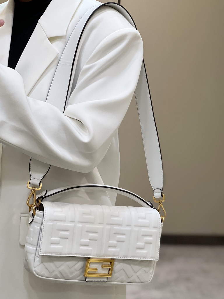 Fendi 8BR600 Baguette White leather bag - Default Title - View 1