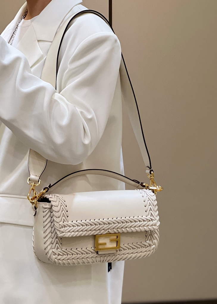 Fendi 8BR600 Baguette White leather bag - Default Title - View 1