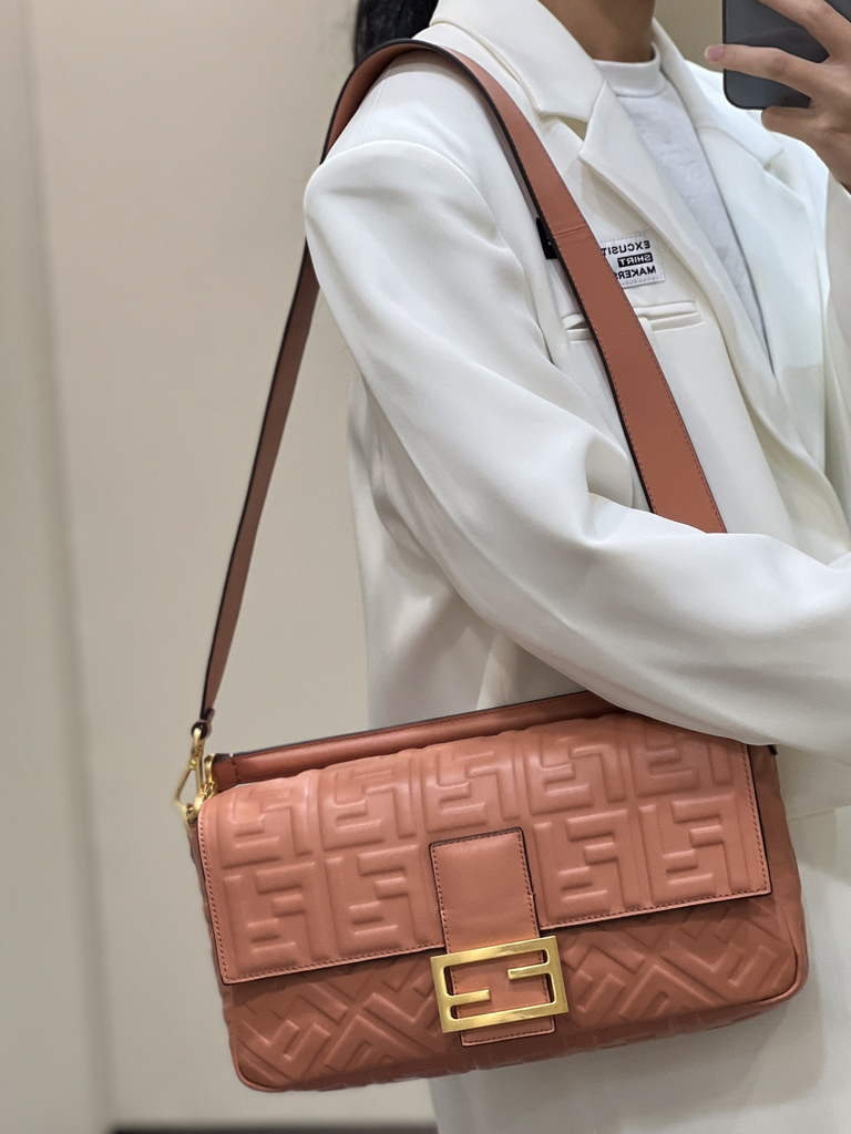 Fendi 8BR771 Baguette Large Pink leather bag - Default Title - View 2
