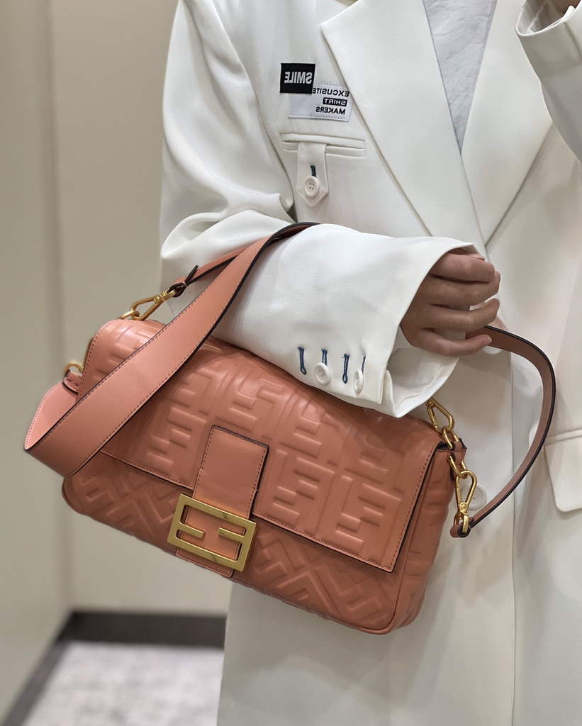 Fendi 8BR771 Baguette Large Pink leather bag - Default Title - View 10