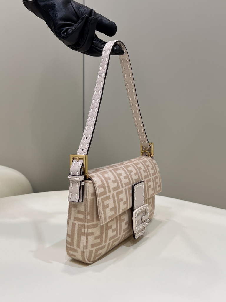 Fendi 8BR792 Baguette 1997 Beige FF wool bag - Default Title - View 3