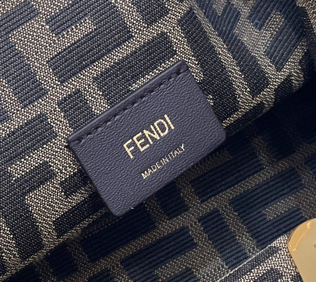 Fendi First Small 8BP129 Pink leather bag - Default Title - View 8