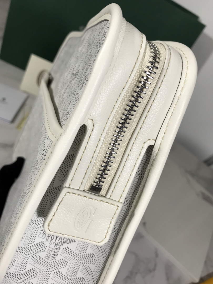 Goyard Jouvence GM Toilet Bag GY020208 White
