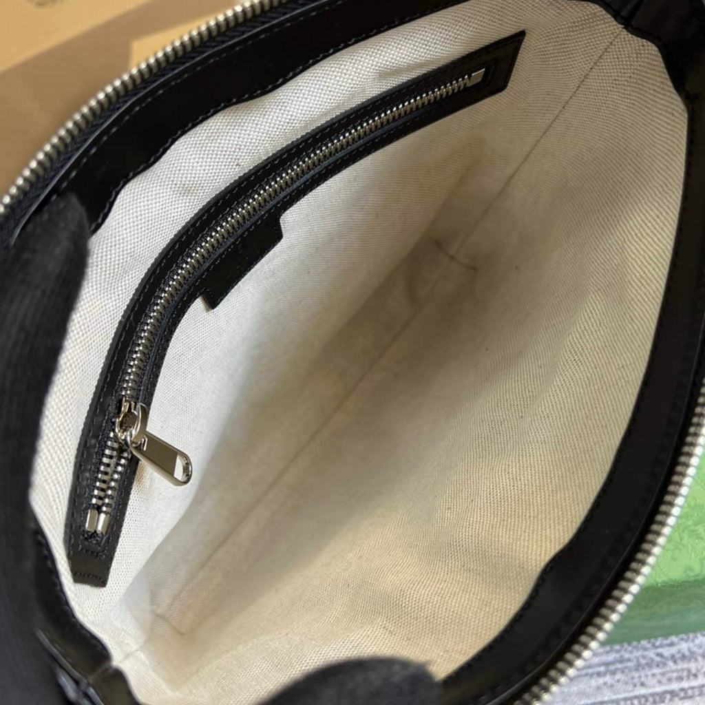 Gucci ‎406410 GG embossed messenger bag black