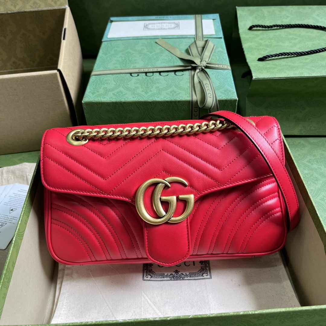 Gucci 443497 GG Marmont small matelassé shoulder bag Red