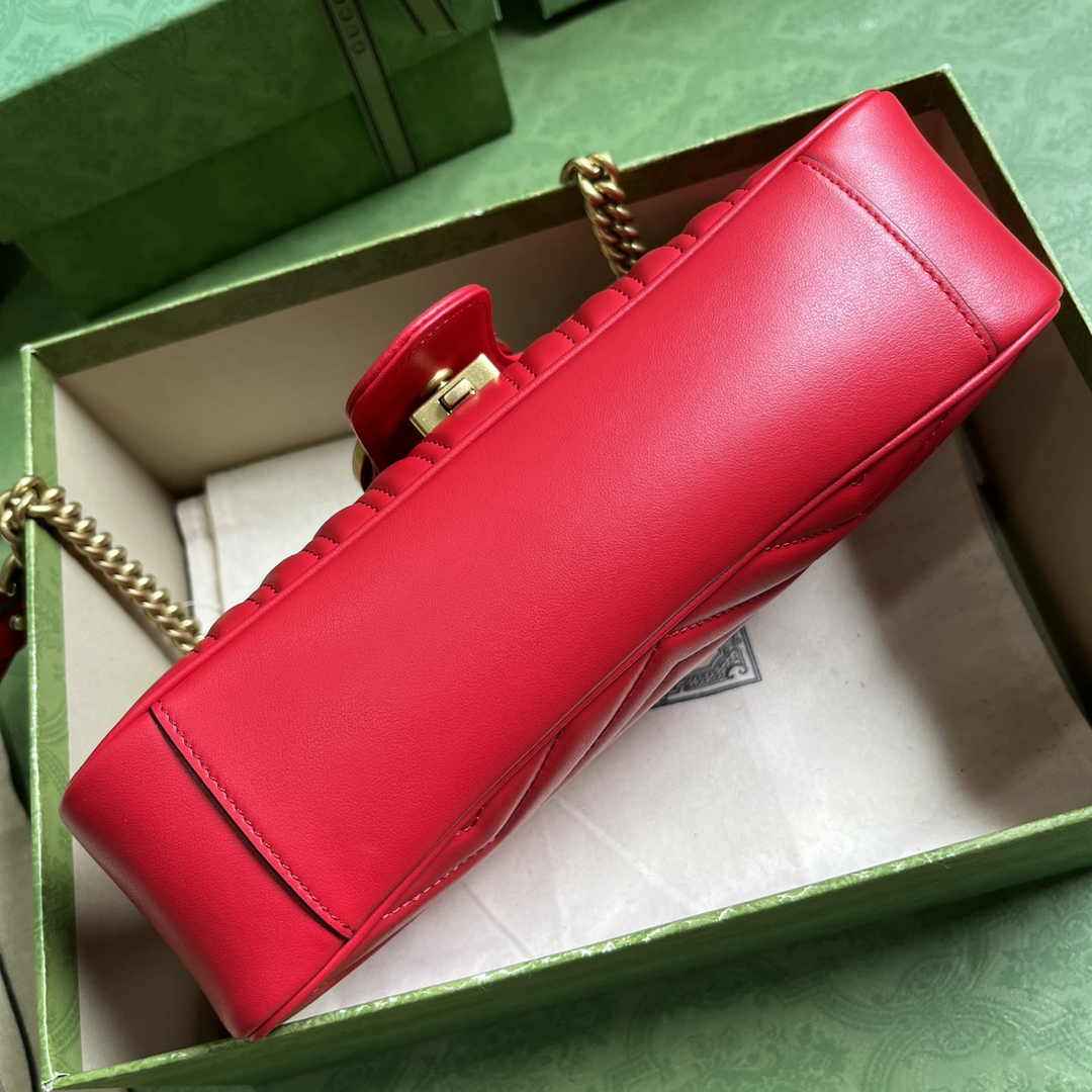 Gucci 443497 GG Marmont small matelassé shoulder bag Red
