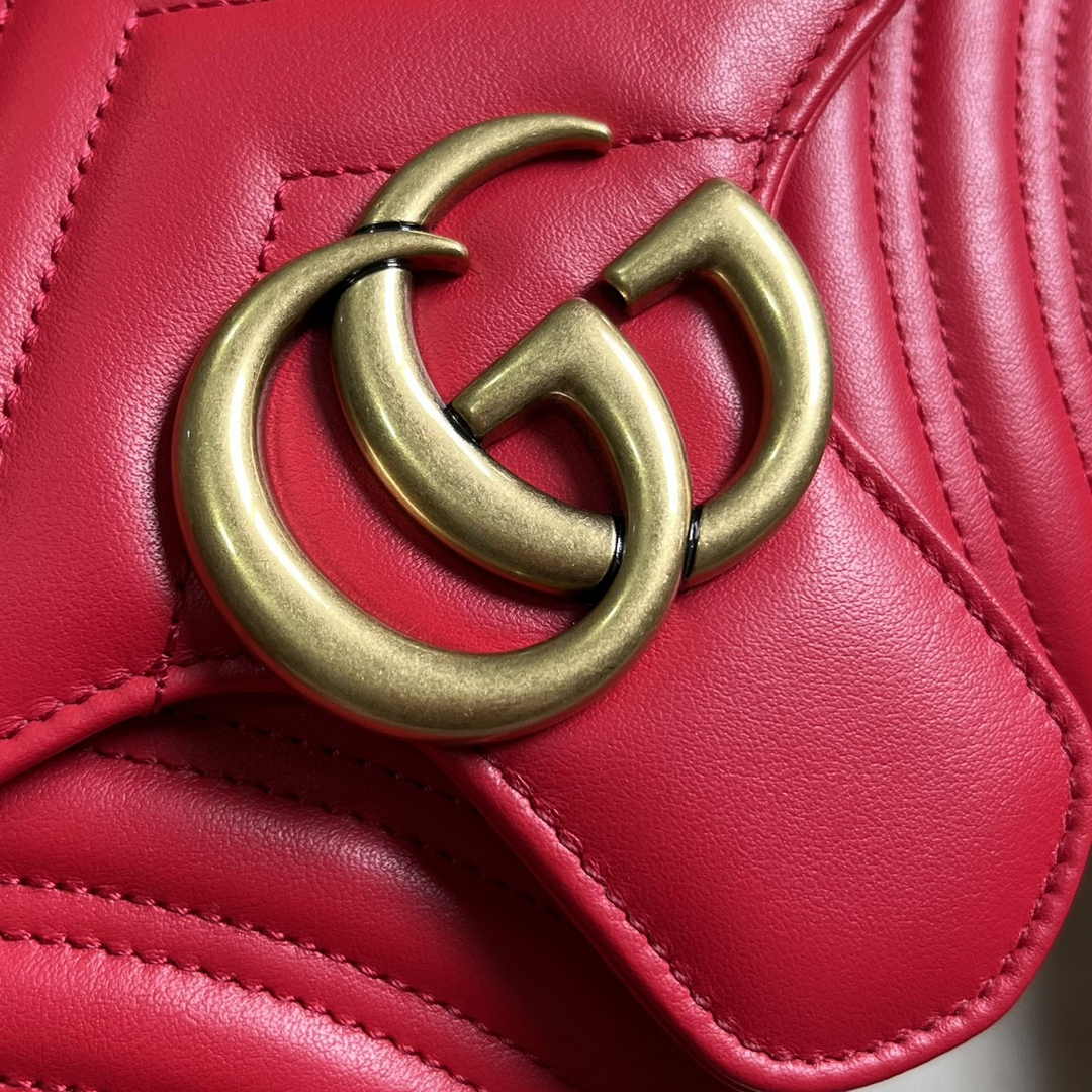 Gucci 443497 GG Marmont small matelassé shoulder bag Red