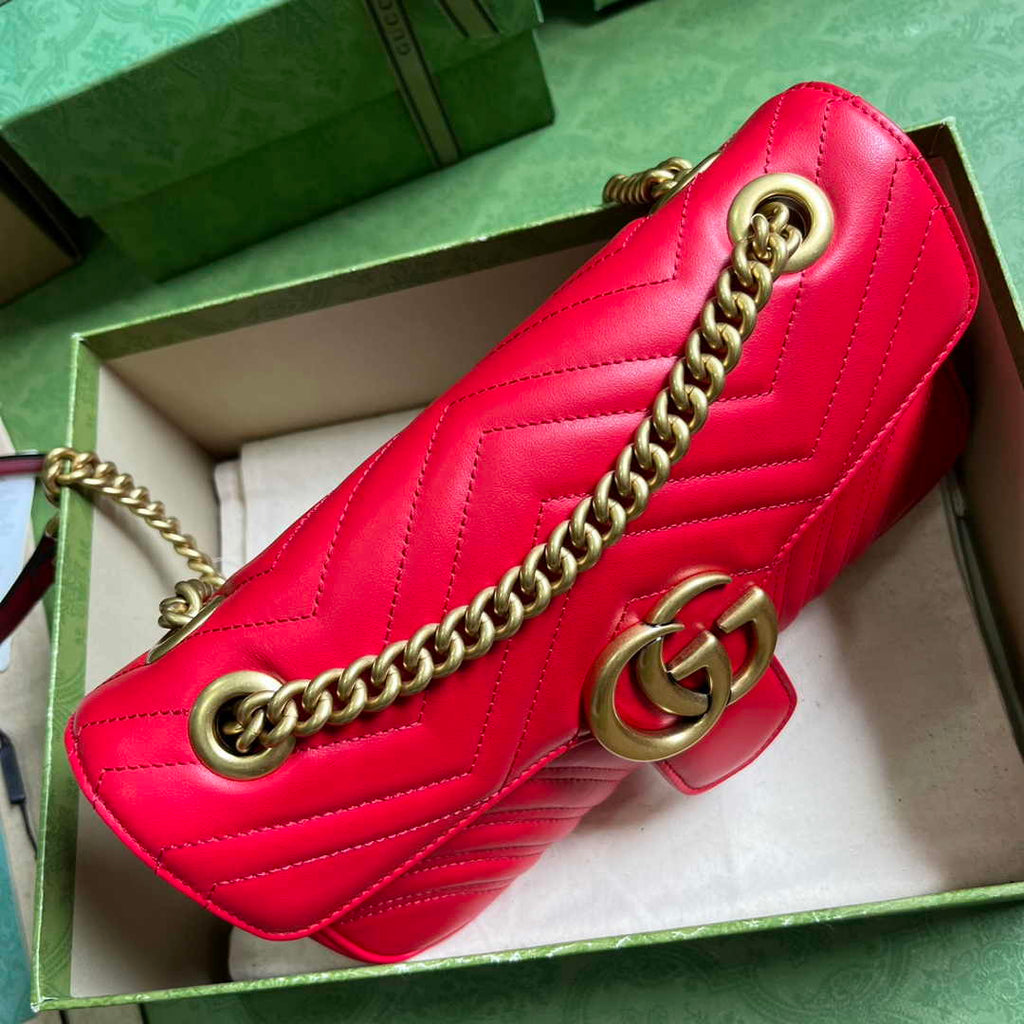Gucci 443497 GG Marmont small matelassé shoulder bag Red