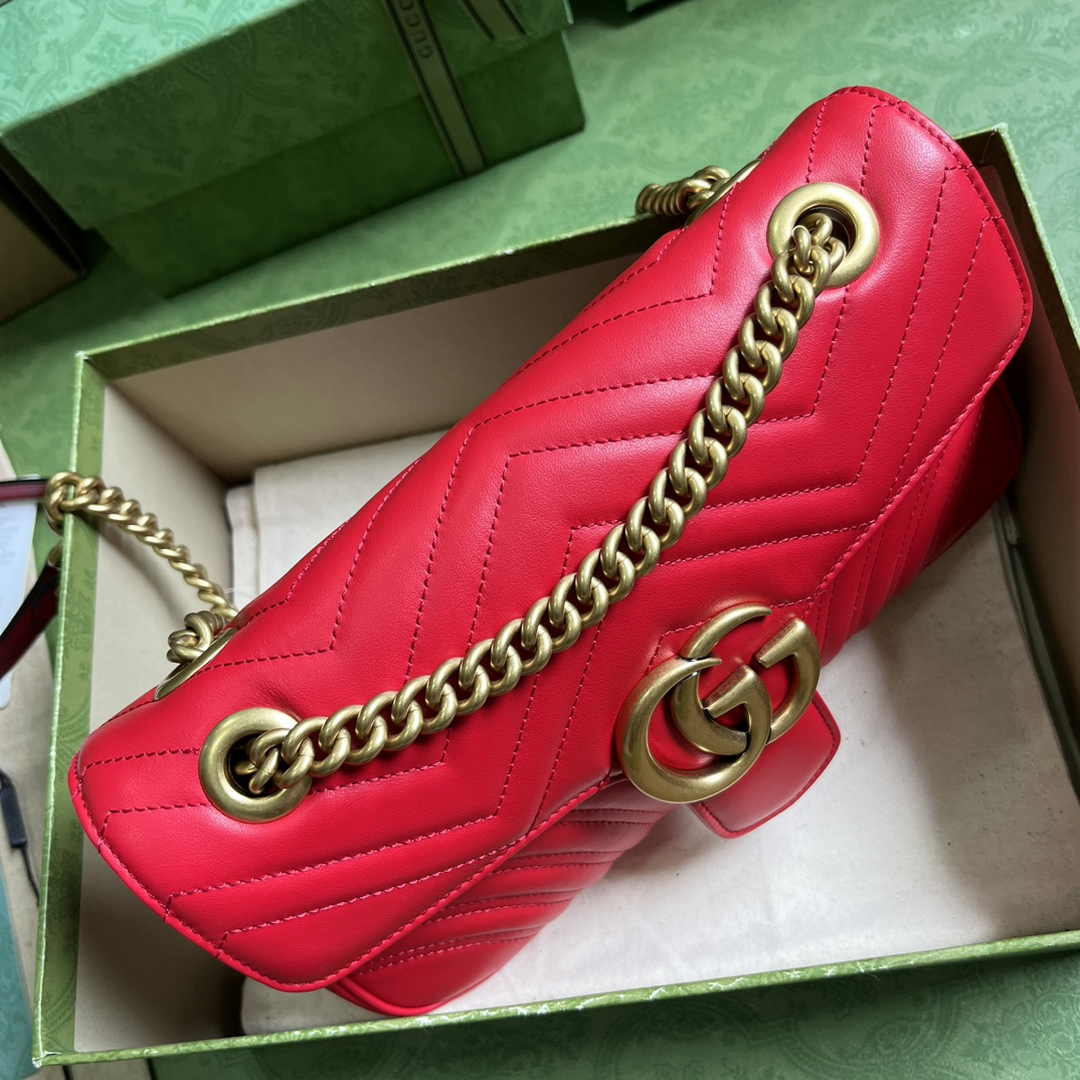 Gucci 443497 GG Marmont small matelassé shoulder bag Red
