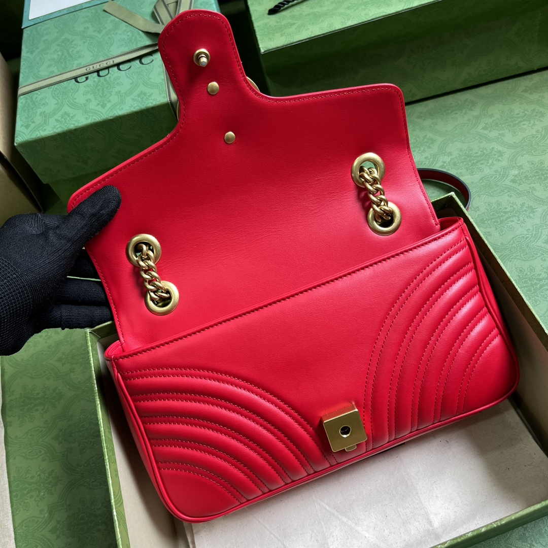 Gucci 443497 GG Marmont small matelassé shoulder bag Red