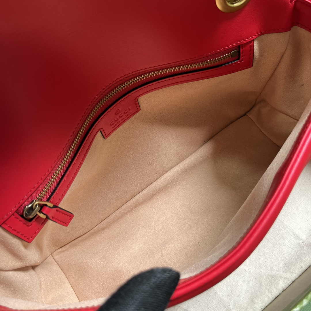 Gucci 443497 GG Marmont small matelassé shoulder bag Red