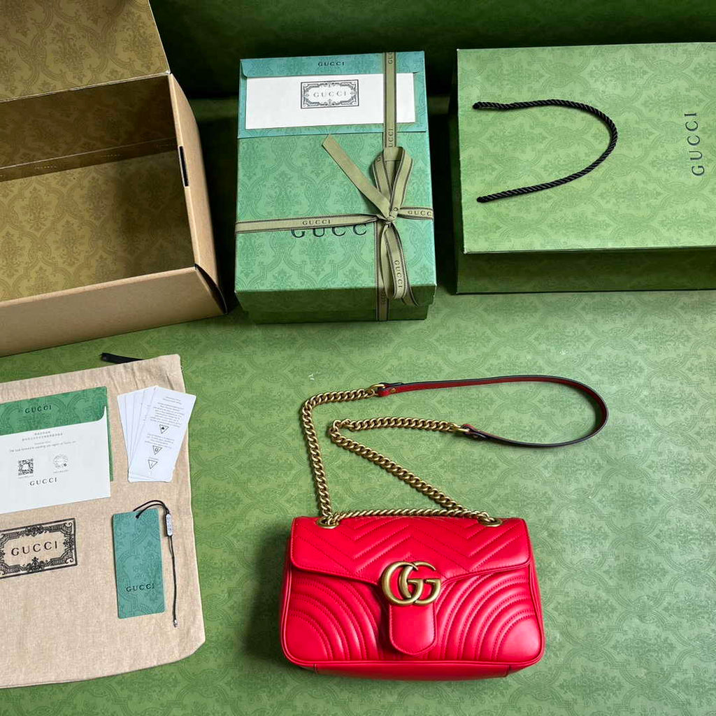 Gucci 443497 GG Marmont small matelassé shoulder bag Red