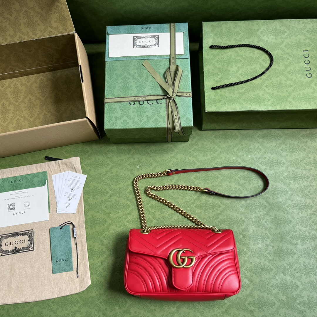 Gucci 443497 GG Marmont small matelassé shoulder bag Red