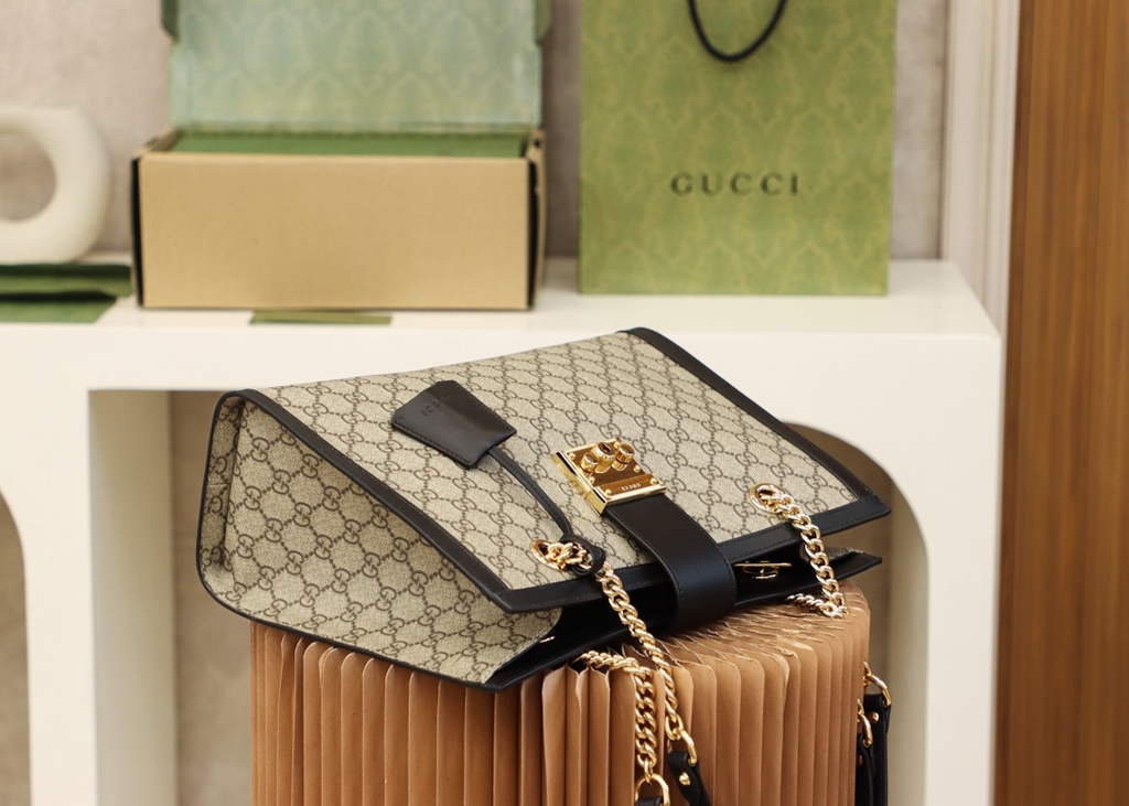 Gucci ‎479197 Padlock medium GG shoulder bag Black leather