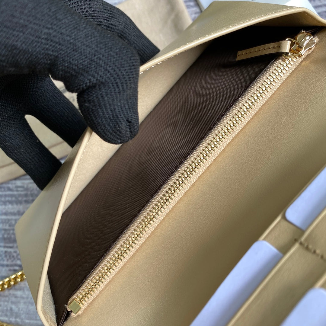 Gucci ‎621892 Horsebit 1955 wallet with chain Beige leather