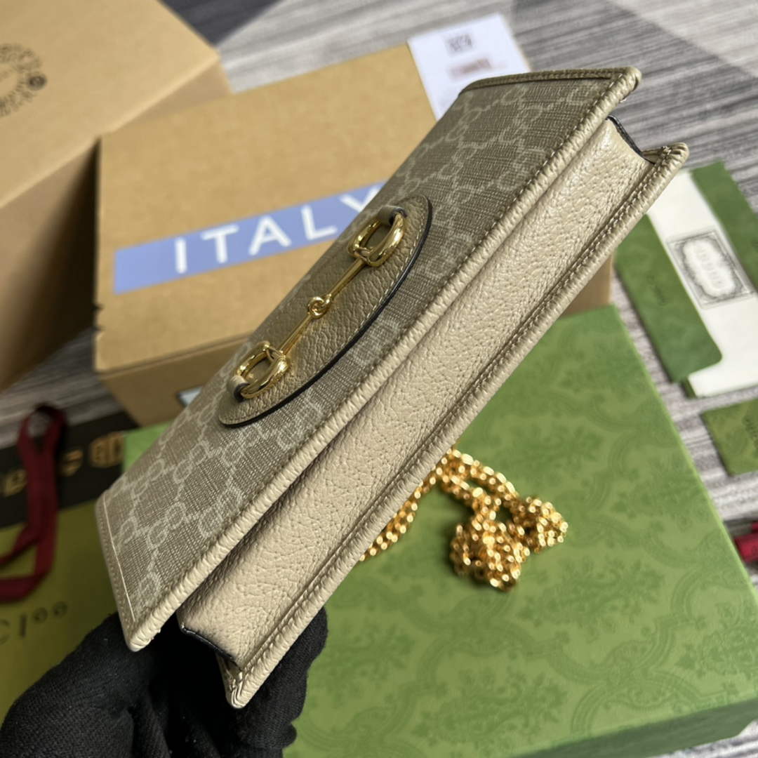 Gucci ‎621892 Horsebit 1955 wallet with chain apricot GG Supreme