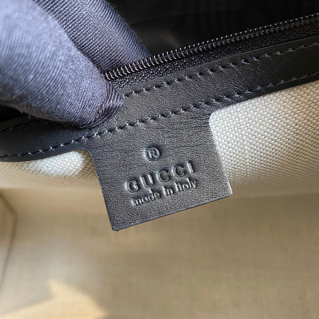 Gucci ‎625568 GG embossed cosmetic case black