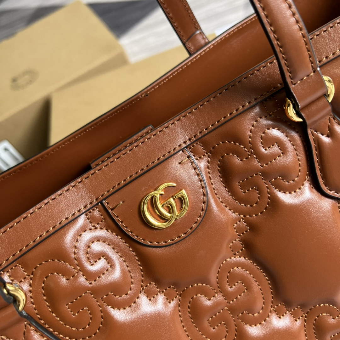 Gucci ‎631685 GG Matelassé leather medium tote Light brown leather