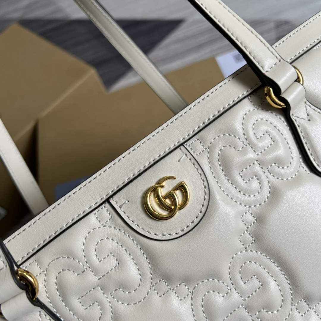 Gucci ‎631685 GG Matelassé leather medium tote white leather