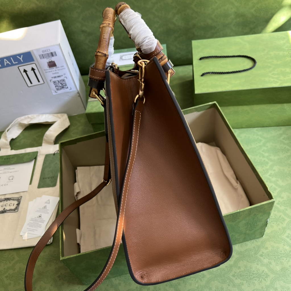 Gucci 655658 Diana medium top handle bag Brown leather