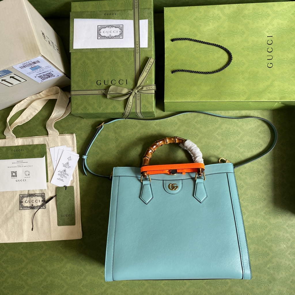 Gucci 655658 Diana medium top handle bag Blue leather
