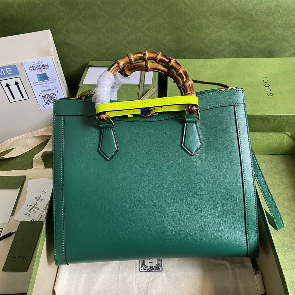 Gucci 655658 Diana medium top handle bag Green leather