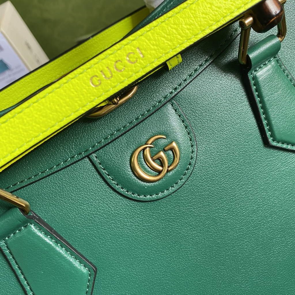 Gucci 655658 Diana medium top handle bag Green leather
