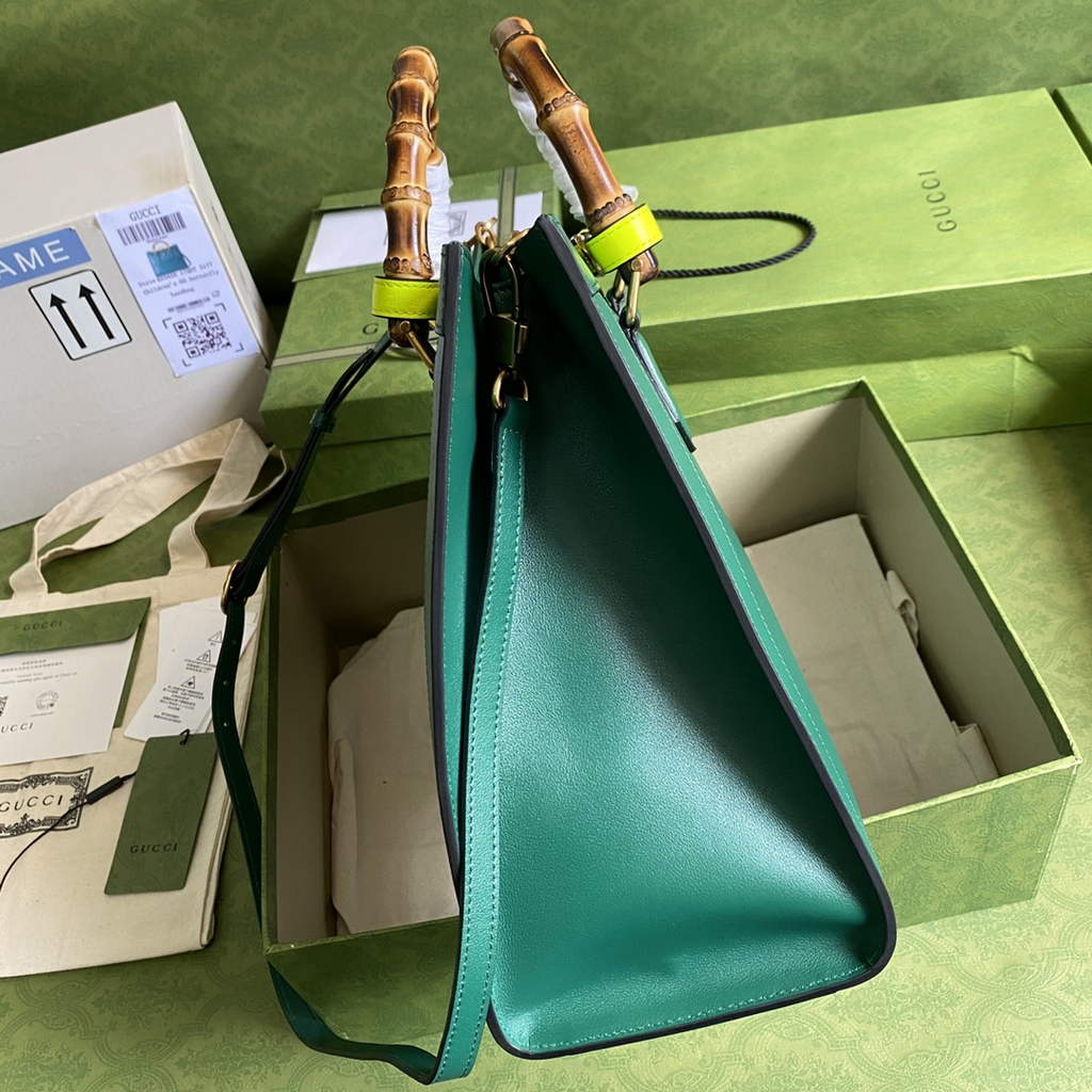 Gucci 655658 Diana medium top handle bag Green leather