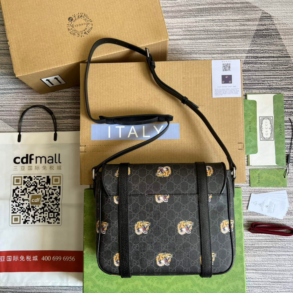 Gucci ‎‎658542 GG Messenger bag Tiger print  black Supreme canvas