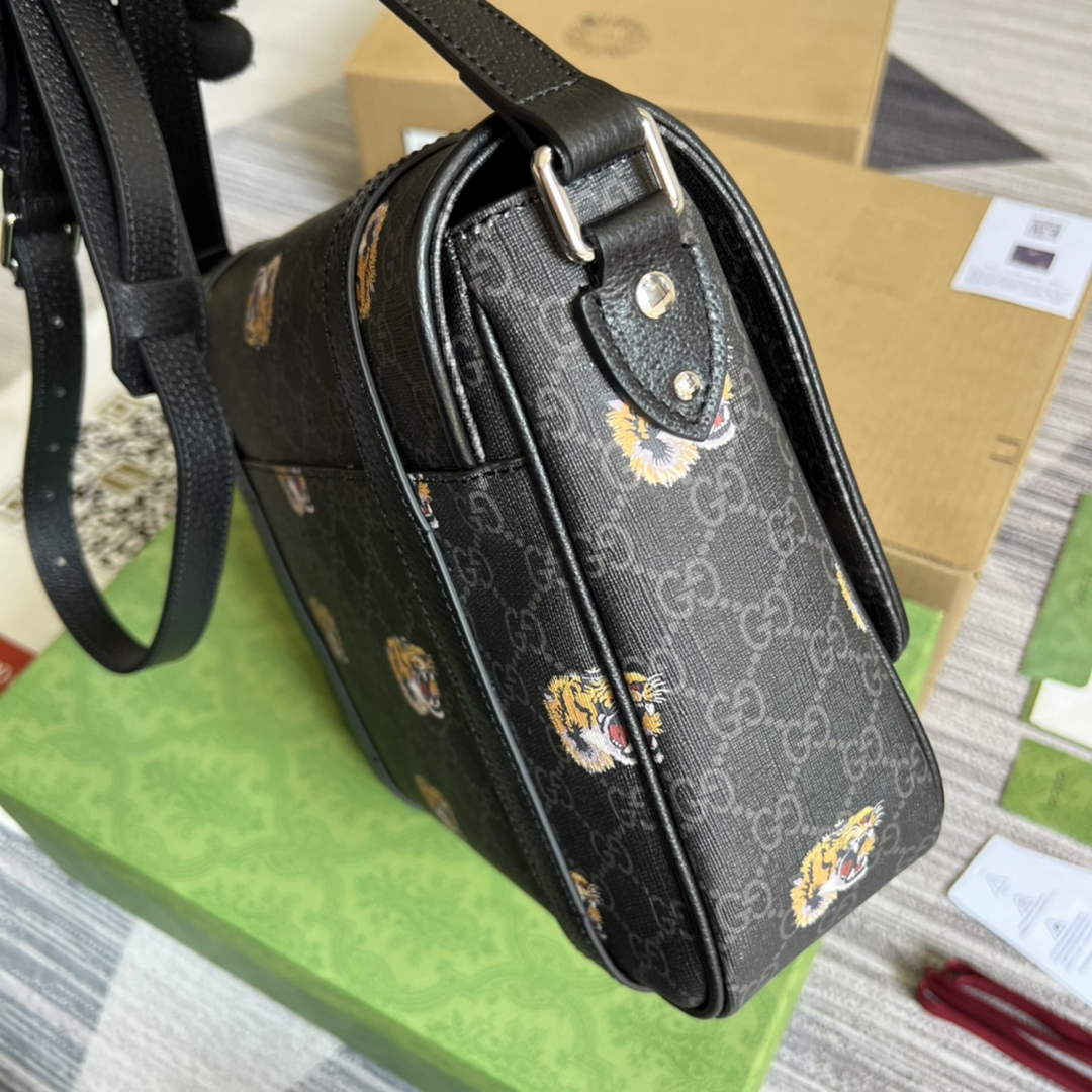 Gucci ‎‎658542 GG Messenger bag Tiger print  black Supreme canvas