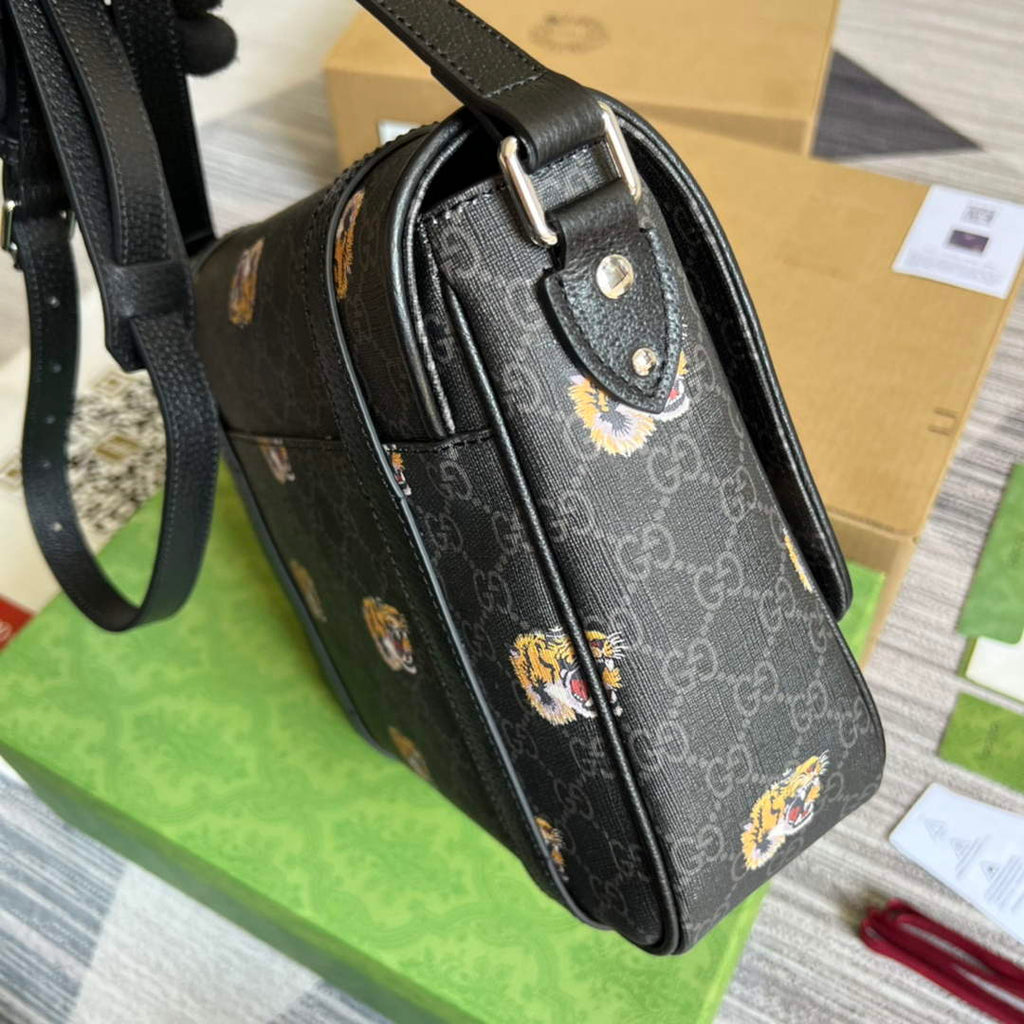 Gucci ‎‎658542 GG Messenger bag Tiger print  black Supreme canvas