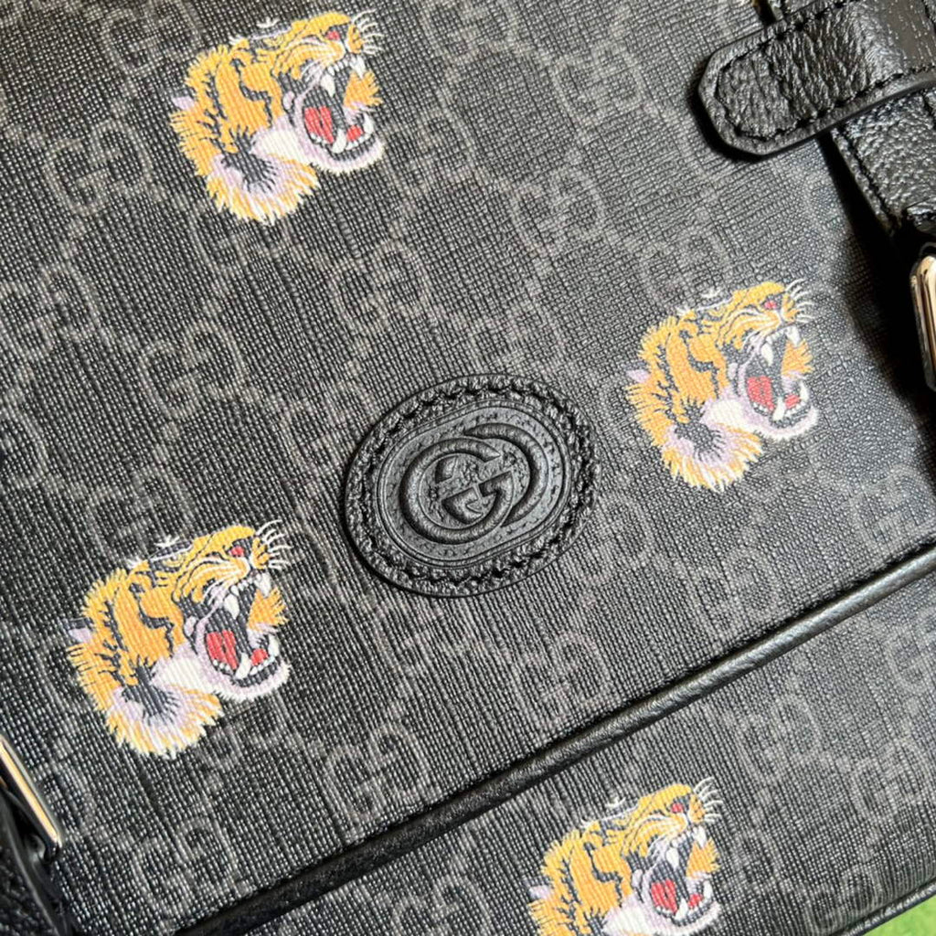 Gucci ‎‎658542 GG Messenger bag Tiger print  black Supreme canvas