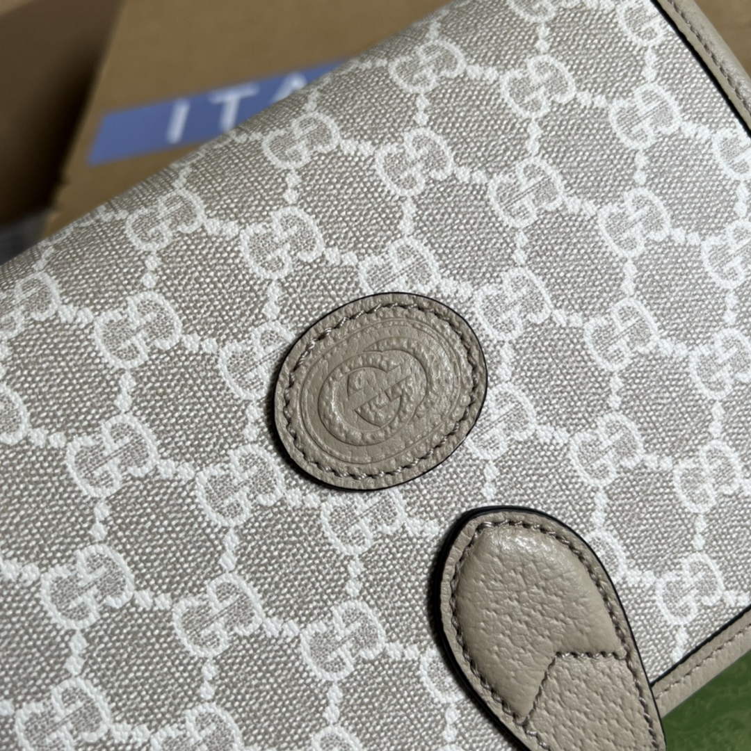 Gucci 671620 Mini shoulder bag with Interlocking G Beige leather