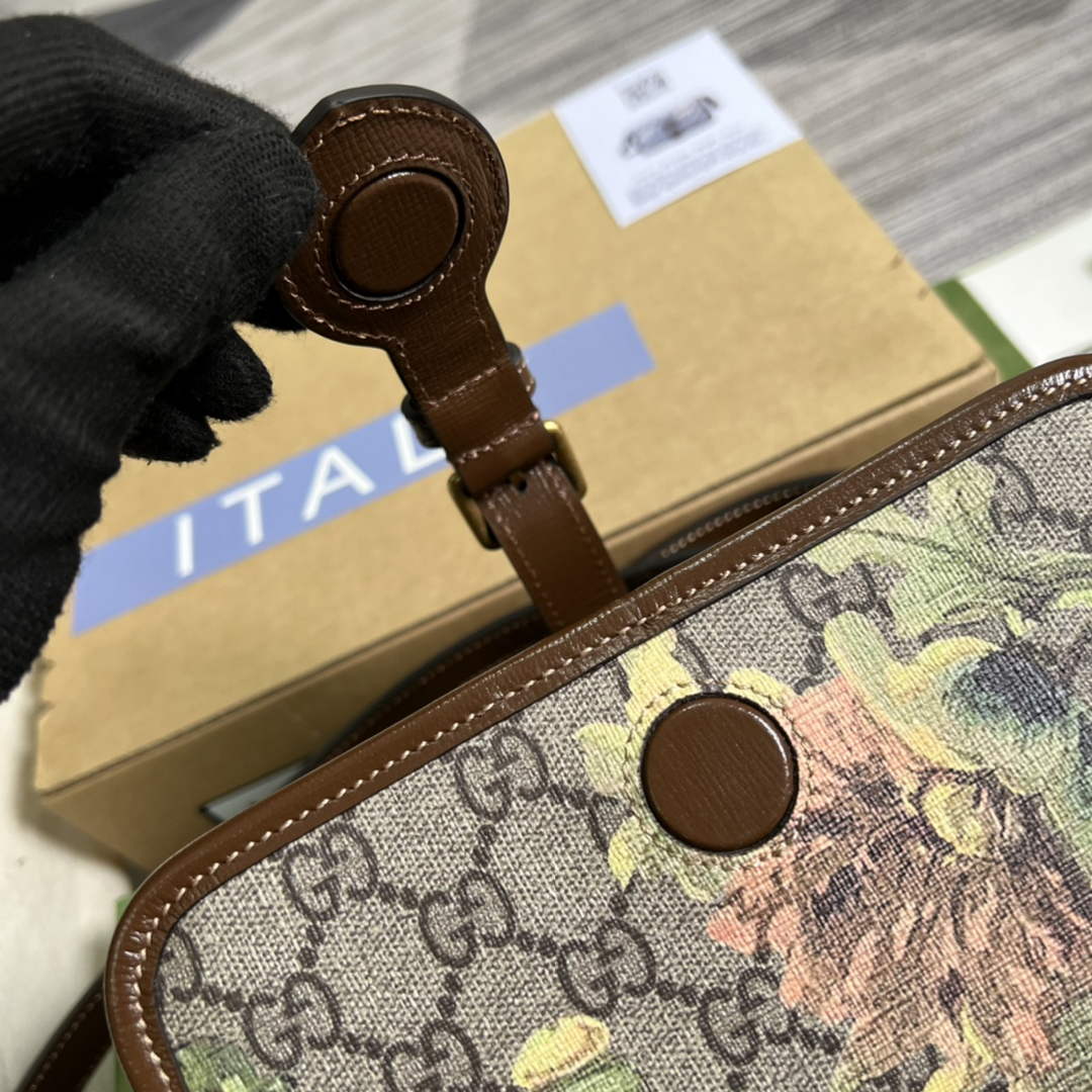 Gucci 671620 Mini shoulder bag with Interlocking G Brown flowers leather
