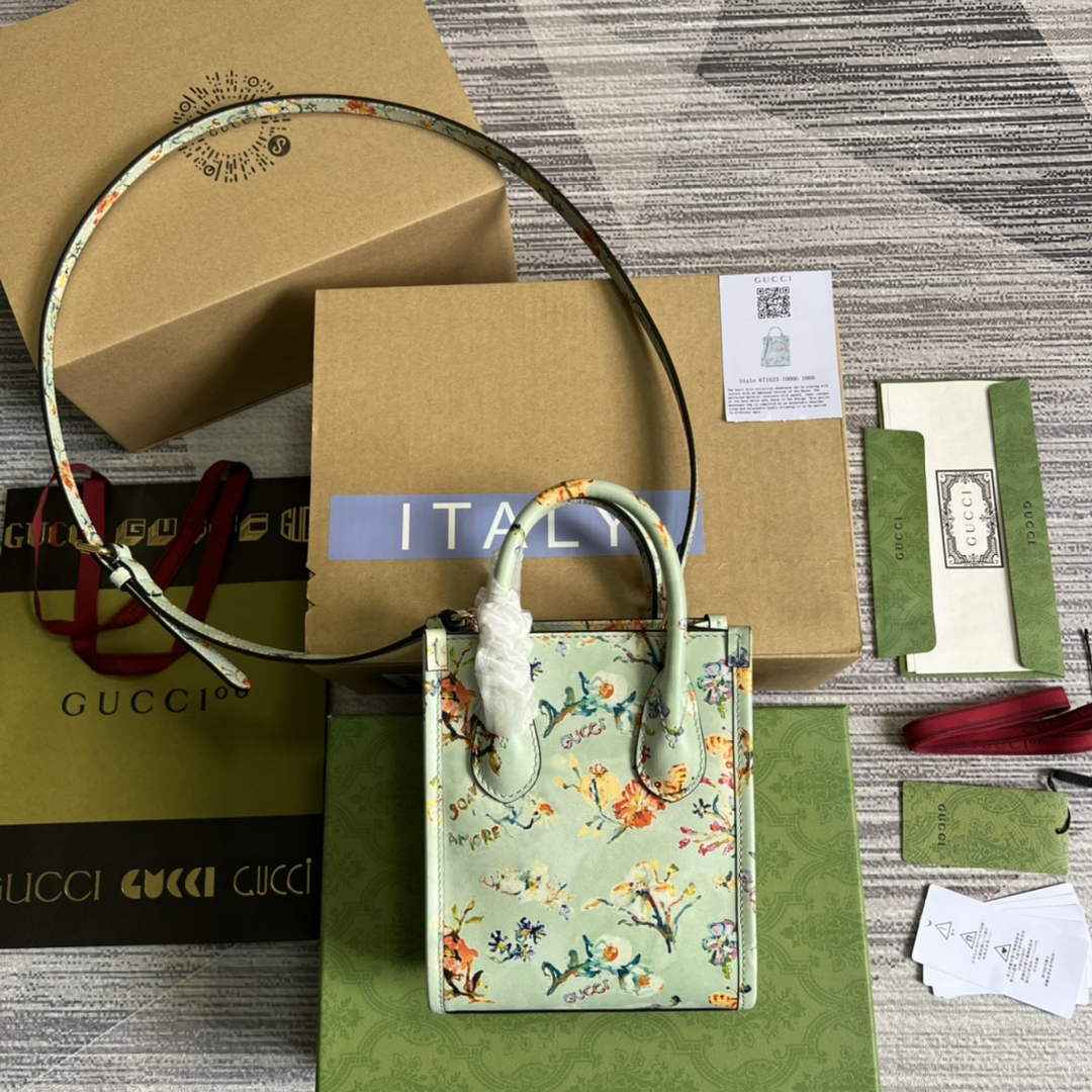 Gucci ‎‎‎671623 Bananya print mini tote bag beige