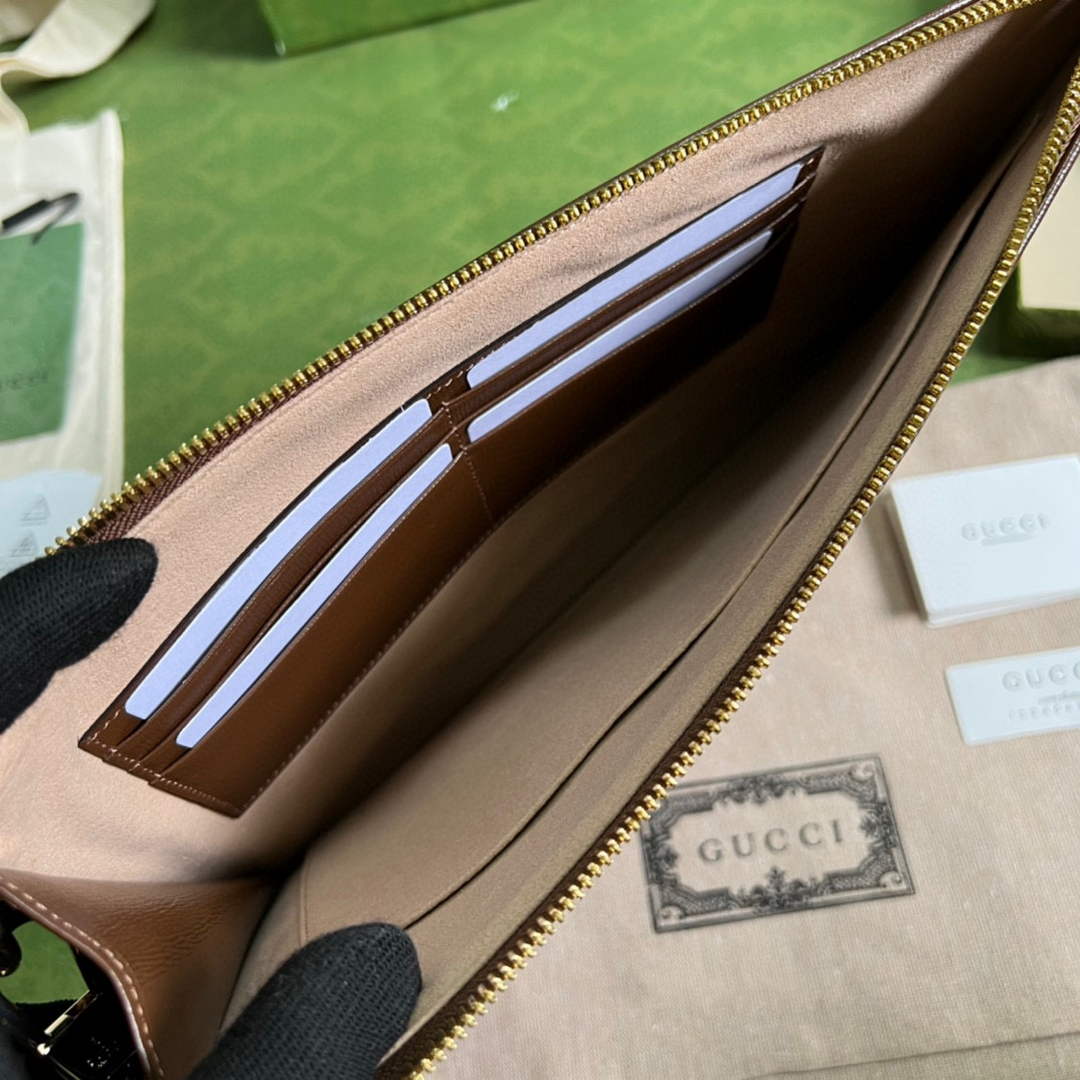 Gucci ‎672953 GG pouch Beige and brown GG Supreme canvas