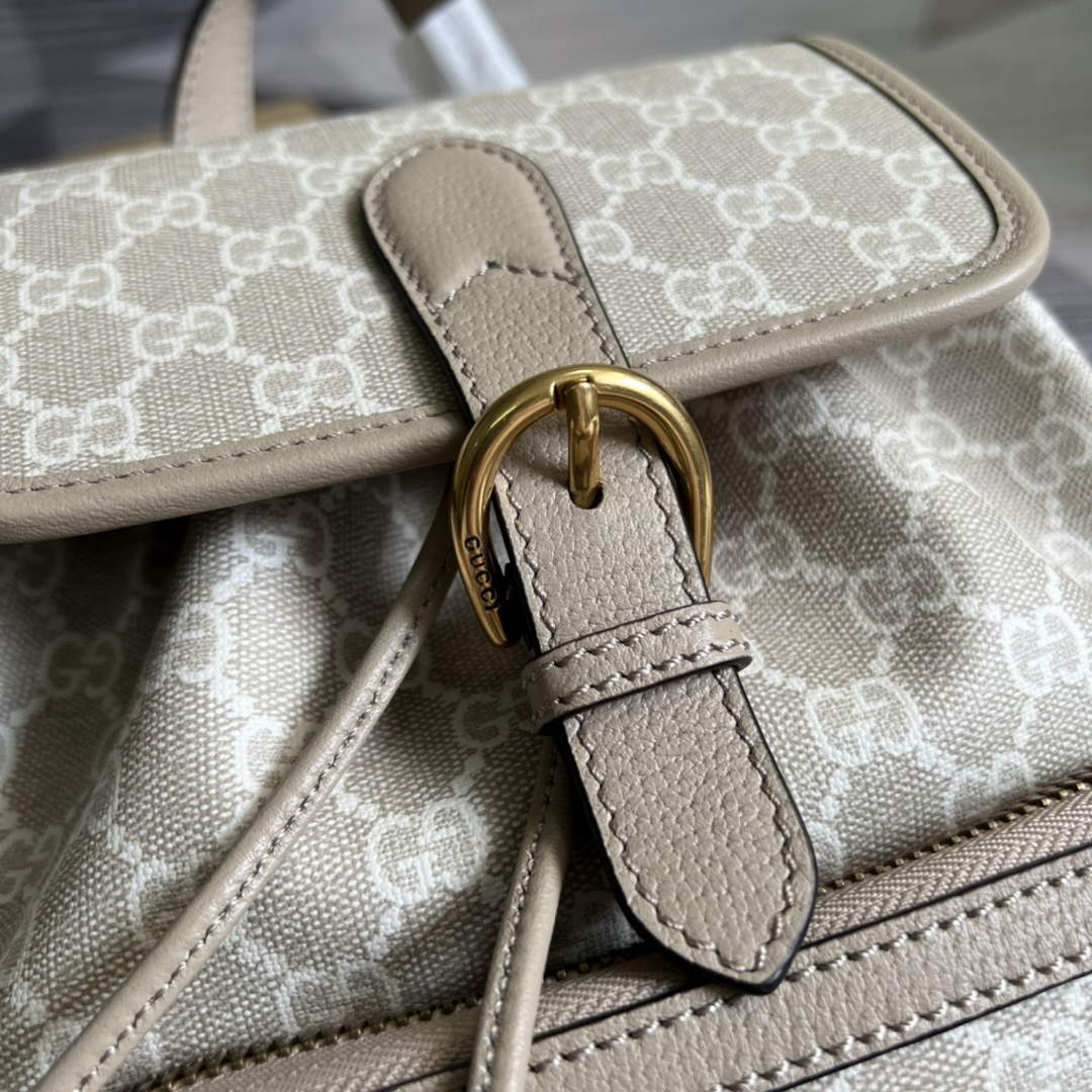 Gucci 674147 Backpack with Interlocking G white GG Supreme