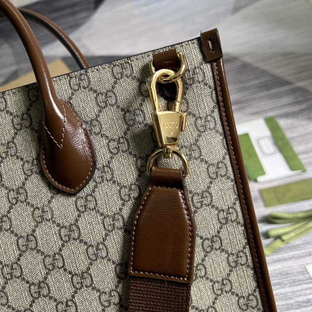 Gucci 674148 Medium tote with Interlocking G Brown leather